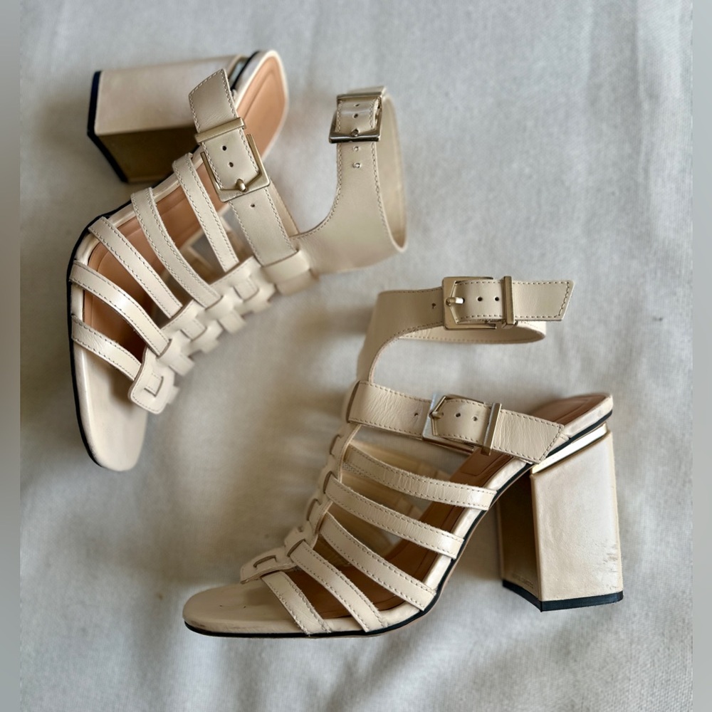 VINCE CAMUTO Hicheny Cage Leather Strappy Block Heel Sandals | Warm Vanilla 8/39